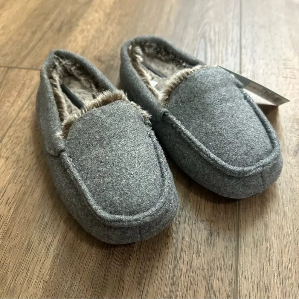 NWT!! Boy’s Cozy Gray Slippers, Cat & Jack, Indoor/Outdoor, Size 13/1